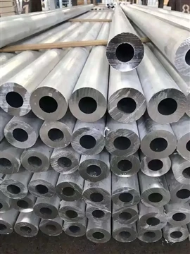 Rury aluminiowe rozświetlają wystrój wnętrz
