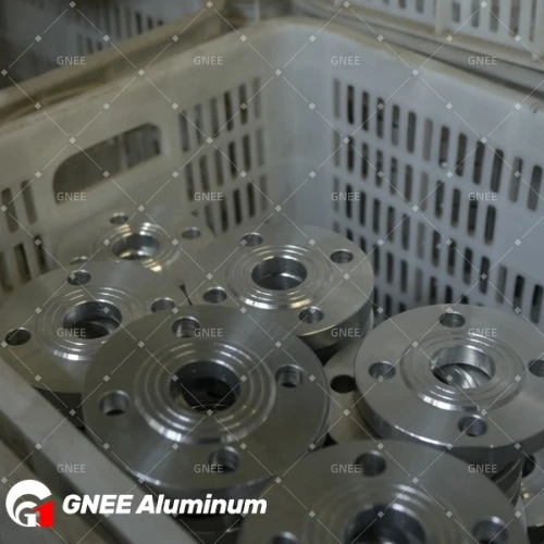 Wymiary kołnierza aluminiowego: średnica zewnętrzna, otwór, średnica śruby i ...